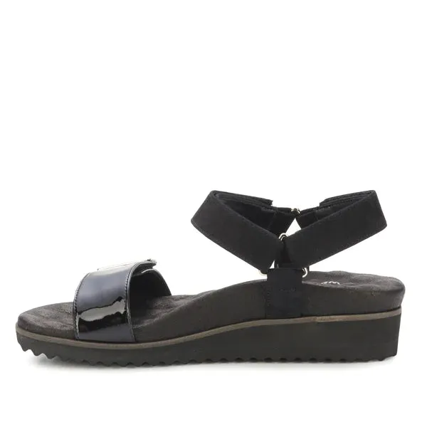 Hustle Sandal: Black Patent Leather/Black Nubuck I Stacy Adams