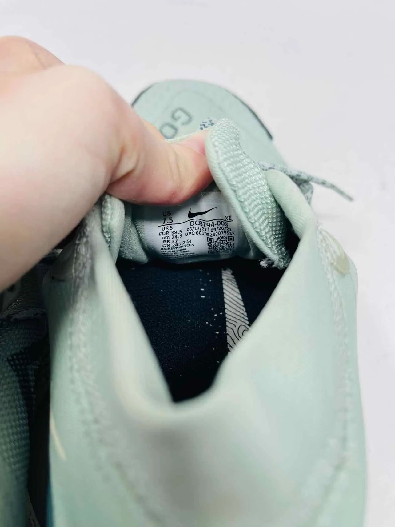 Nike Size 7.5 Seafoam/Navy Lace-Up Speckled Shoes Sneakers