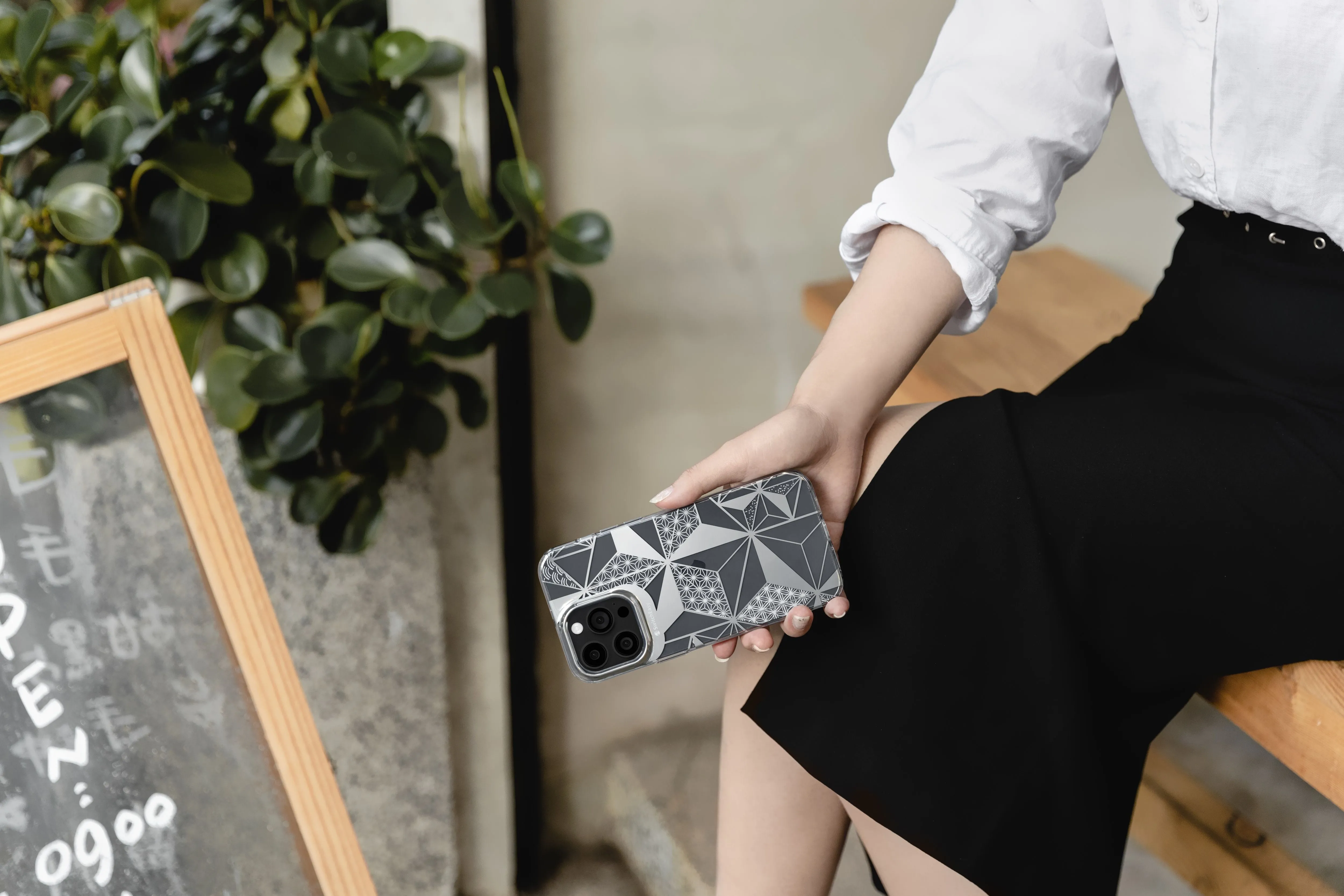 SwitchEasy Artist iPhone Case 14 Series